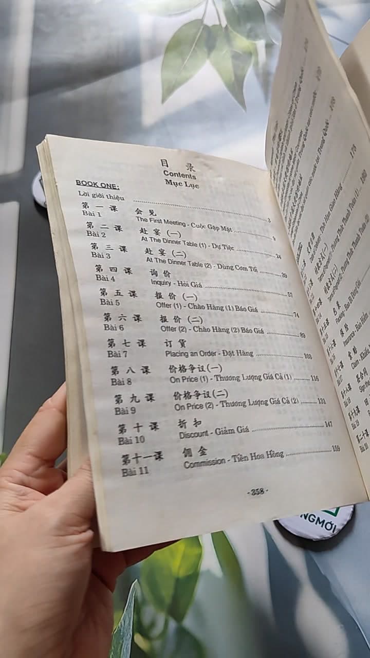 Chinese Business Dialogues - A Cracking Course Book Two (Hoa - Anh - Việt) 12