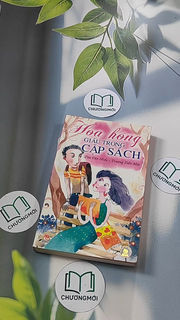 Hoa hồng dấu trong cặp sách